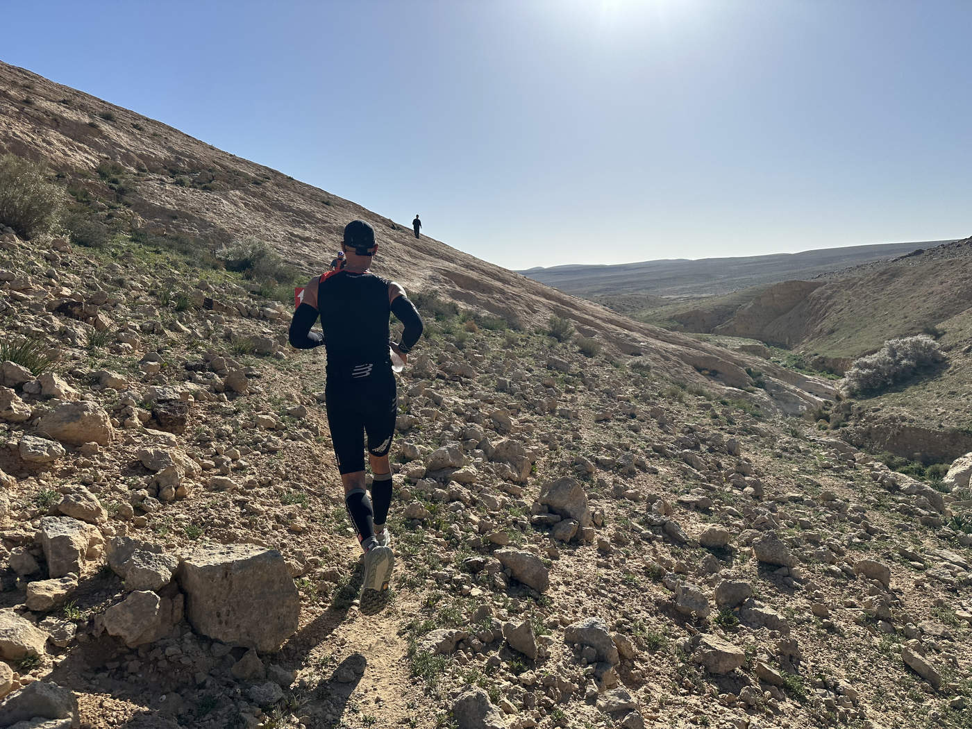 סינגלים בדימונה: עמוק במדבר