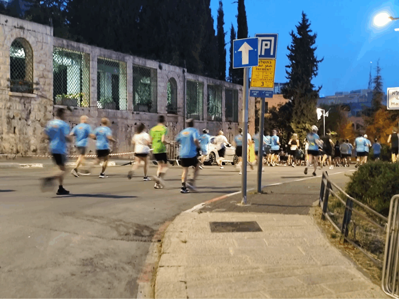 בירושלים החץ תמיד בכיוון למעלה, כל אחד נותן פירוש משלו